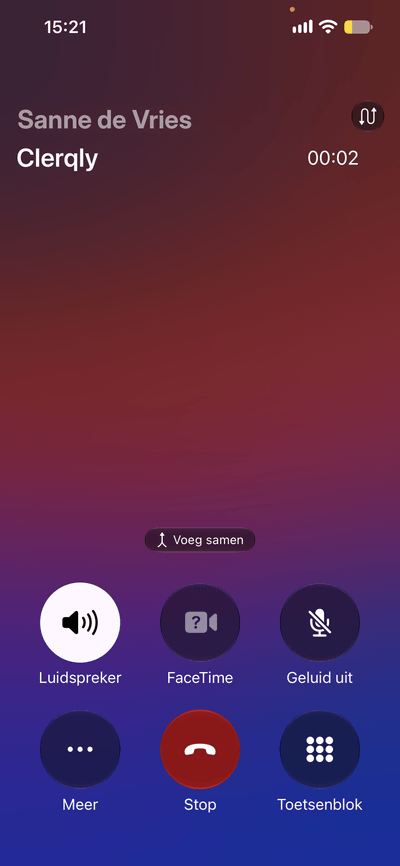 Stap 4 op een iPhone: Wacht op Clerqly en tik op Voeg samen